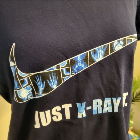 GRAPHIC TEE - Picture 2 of 4